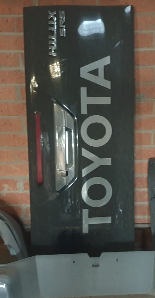 Tailgate Toyota Hilux
